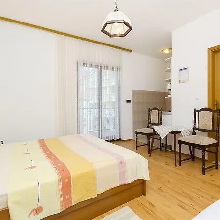 And Iva Apartman *