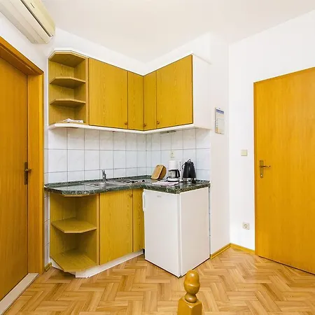 And Iva Apartman *