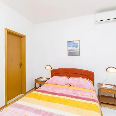 And Iva Apartment *