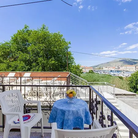 Apartament And Iva *
