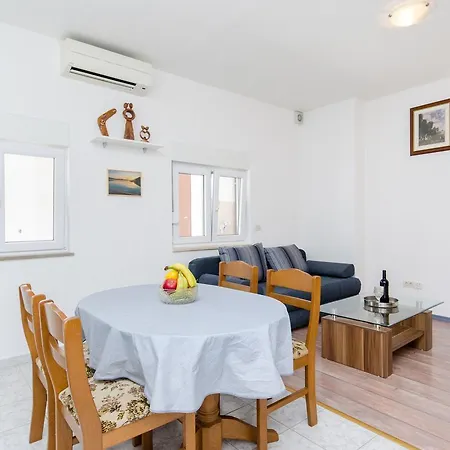 And Iva Apartament *