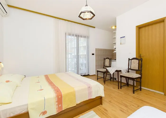 And Iva Apartman *