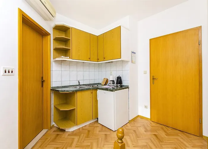And Iva Apartman *