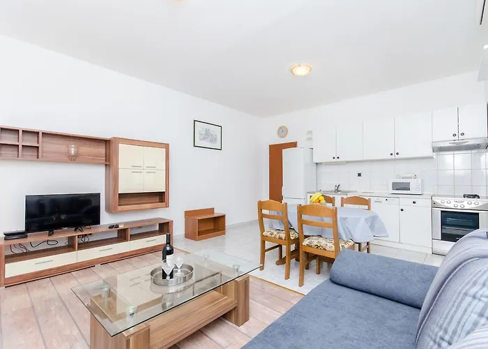 And Iva Apartman *