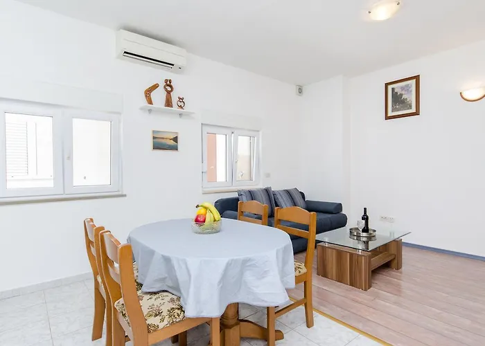And Iva Apartman *